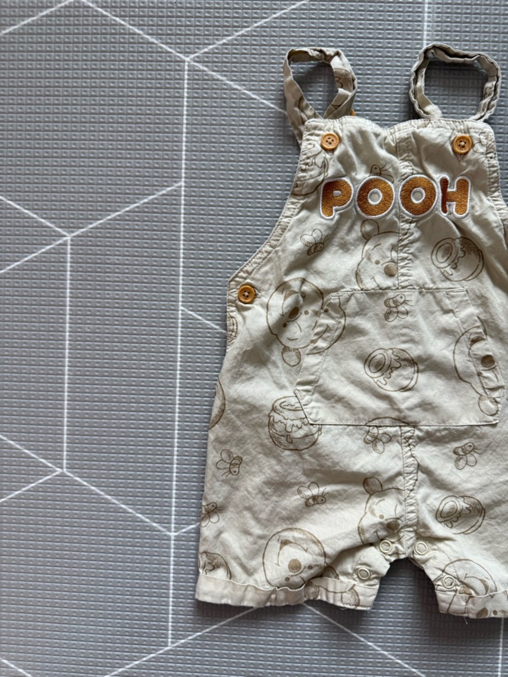 Disney|Baby Boho gender neutral  Winnie the Pooh Shortalls,overalls•••Size 12M